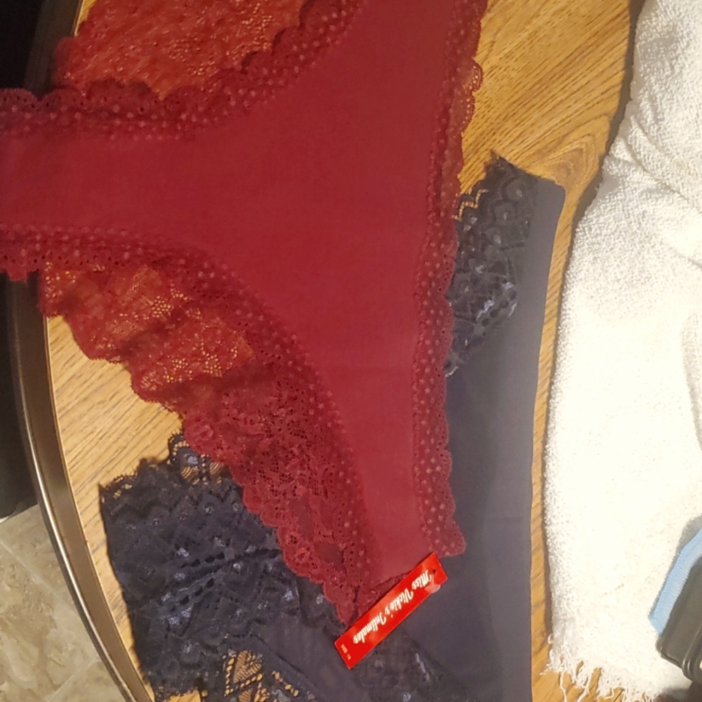 1X 2 PAIR OF PANTIES RED&BLUE